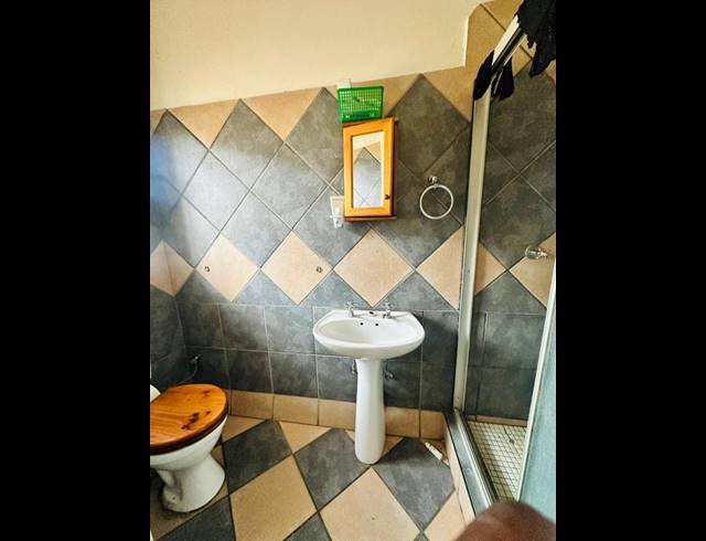 3 BEDROOM HOUSE FOR SALE IN WYCHWOOD